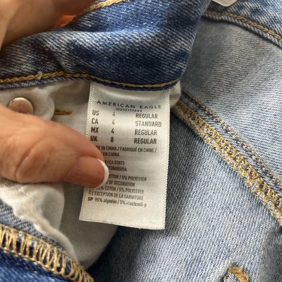 American Eagle Distressed Mom Jean Light Wash 4 destroyed ripped grunge retro - Picture 13 of 14